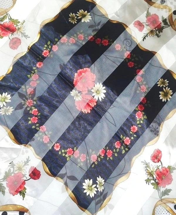 Foulard carré à motifs floraux bleu marine – photo 2